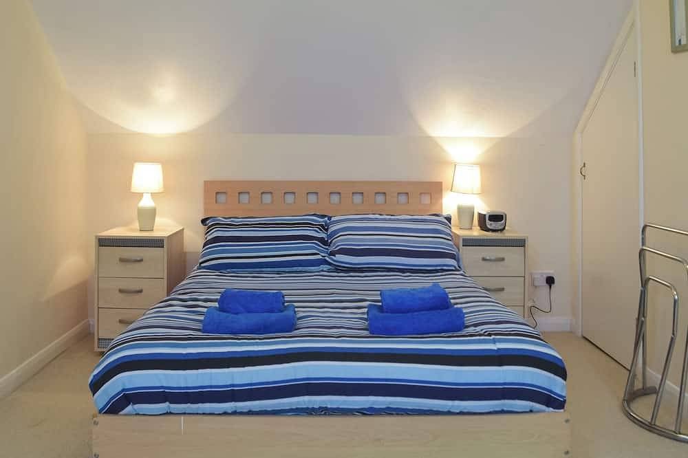 Choose Ty Celyn for its great location just a short walk from the beach. in Broad Haven, Pembrokeshire