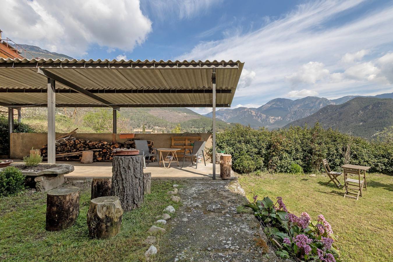 Ganze Wohnung, Ferienwohnung 'La Canal' mit Bergblick, privater Terrasse und Wi-Fi in Sant Llorenç de Morunys, Katalanische Pyrenäen