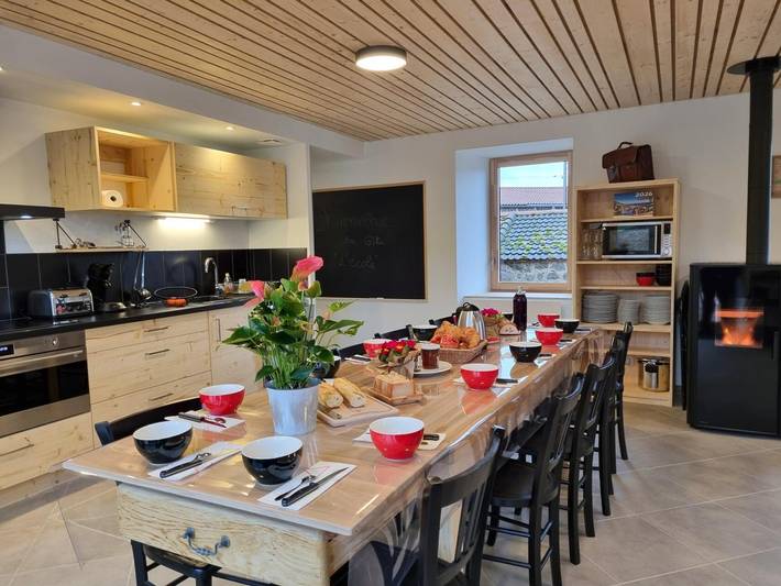 Komfortables Ferienhaus für 10/14 Personen, Haustiere erlaubt in La Versanne, Regionaler Naturpark Pilat