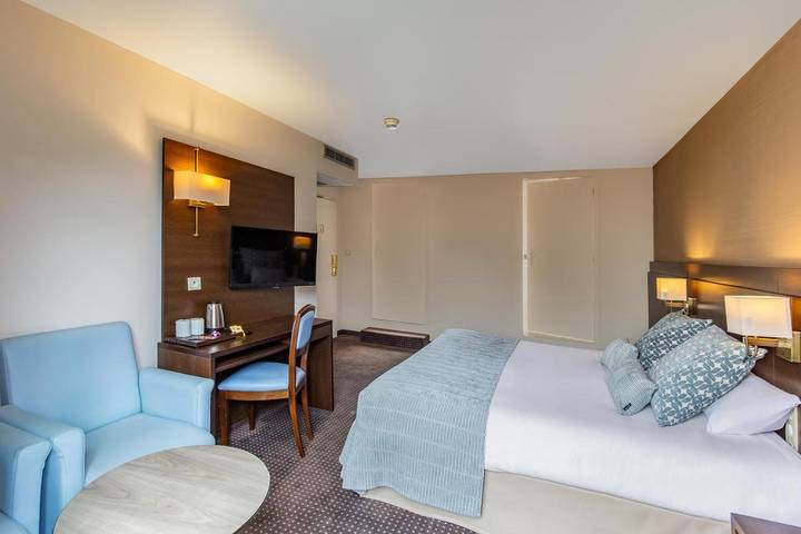 Hôtel pour 2 personnes dans Grotte de Massabielle - 2
