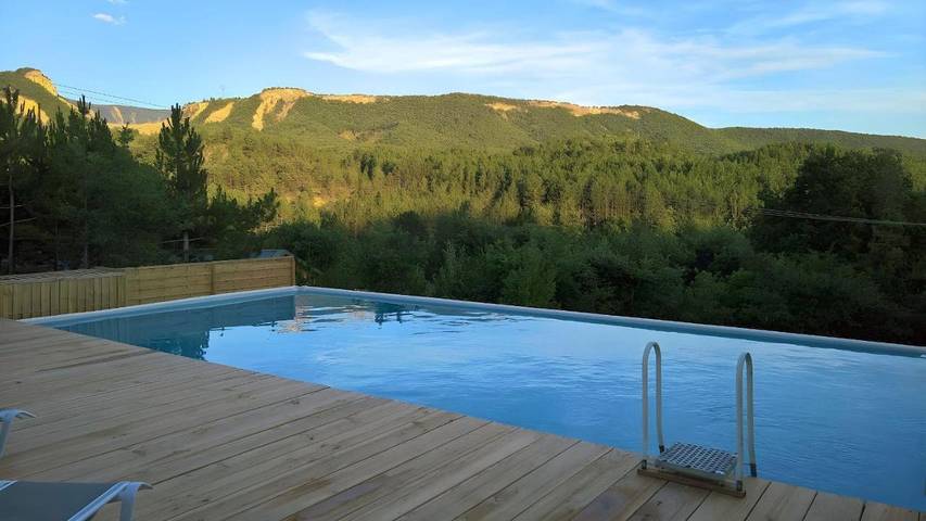 Location de vacances pour 4 personnes, avec terrasse et piscine à Entrepierres - 2