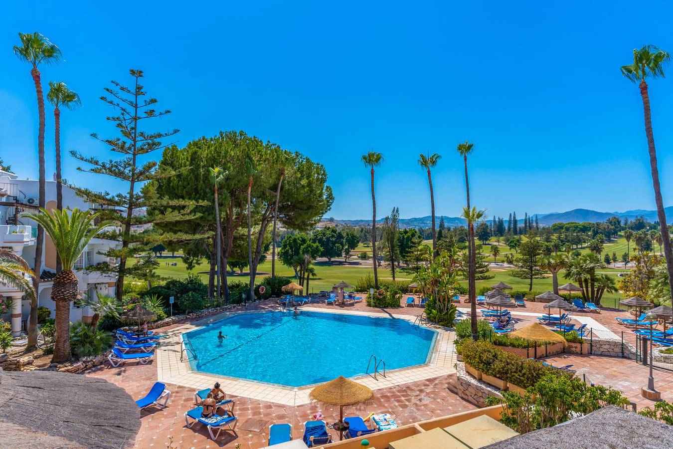 Entire apartment, Holiday Apartment 'Matchroom Golf' with Communal Pool and Private Terrace in Mijas Golf, Mijas