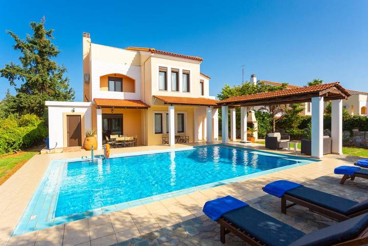 Location de vacances pour 7 personnes, avec Terrasse et Jardin dans Vámos