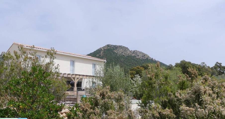 Chambre d’hôte pour 3 personnes, avec terrasse ainsi que jardin et piscine