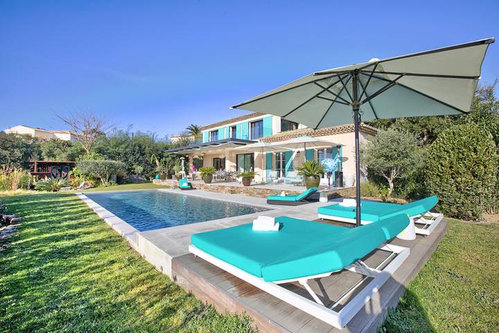 Villa voor 8 personen, with zwembad and terras as well as uitzicht op zee in Grimaud