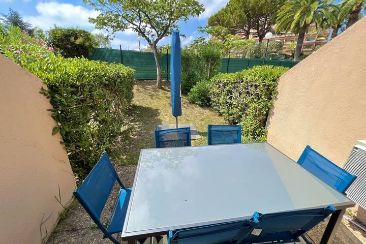 Ferienwohnung für 4 Personen, mit Terrasse und Pool, kinderfreundlich in Antibes - 2