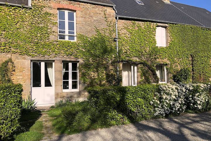 Location de vacances pour 6 personnes, avec Terrasse et Jardin à Dragey-Ronthon