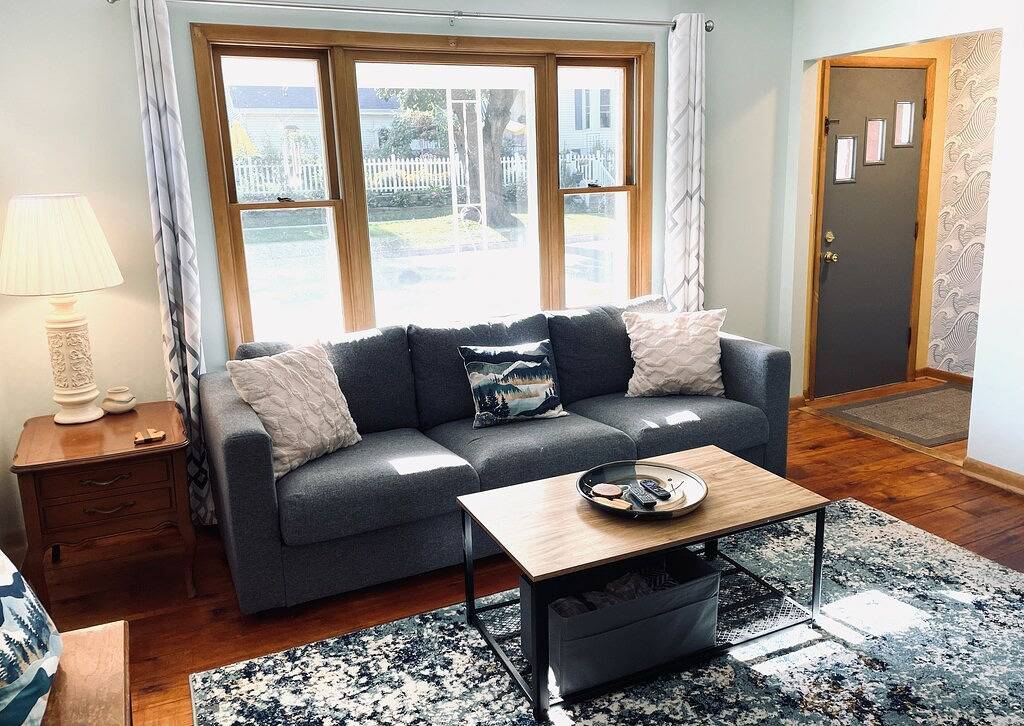 Ganze Wohnung, Relax at Redberry House—just blocks from downtown and Lake Mi beaches in Manistee, Manistee County