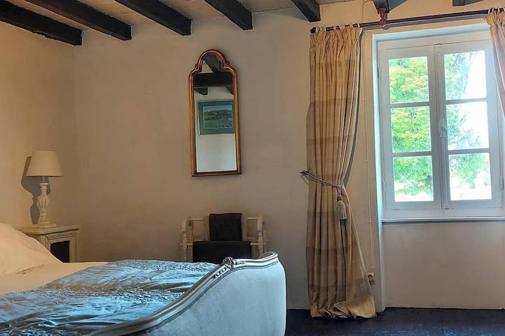 Verneuil Farmhouse Retreat - Sleeps 8, Near Lake in Verneuil, Regionaler Naturpark Périgord-Limousin
