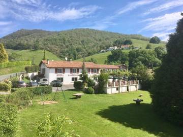Hôtel pour 4 personnes, avec terrasse et jardin à Saint-Étienne-de-Baïgorry