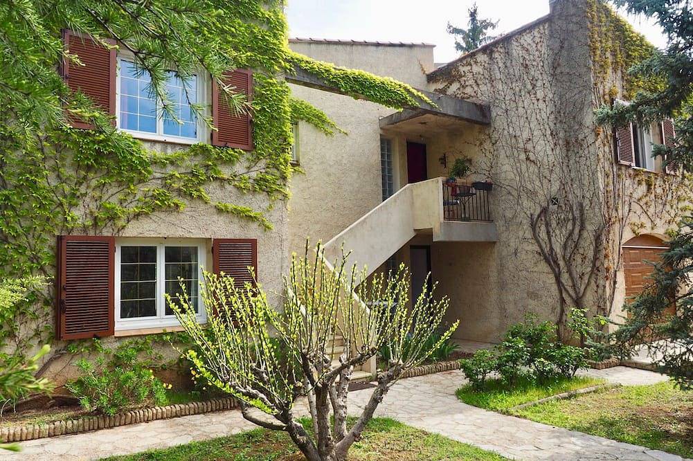 Apartamento entero, Superb apartment in a villa with swimming pool in a quiet location! in Volx, Parque natural regional del Luberon