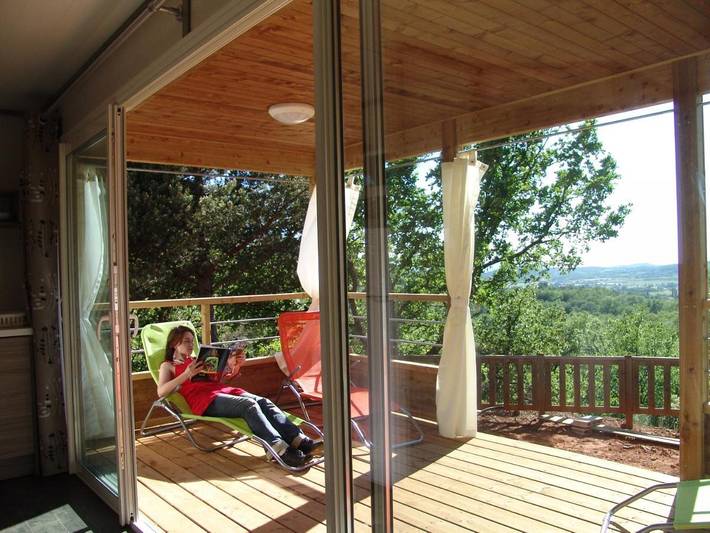 Chalet pour 5 personnes, avec Balcon et Terrasse ainsi que Jardin et Piscine