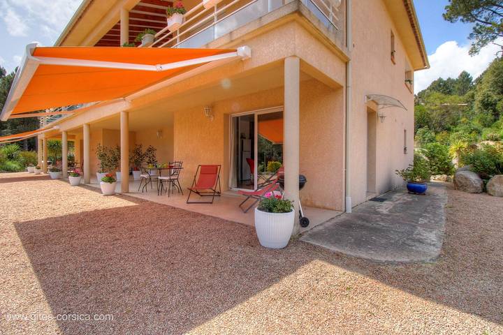 Gîte pour 2 personnes, avec Terrasse ainsi que Jardin et Vue en Corse-du-Sud - 3
