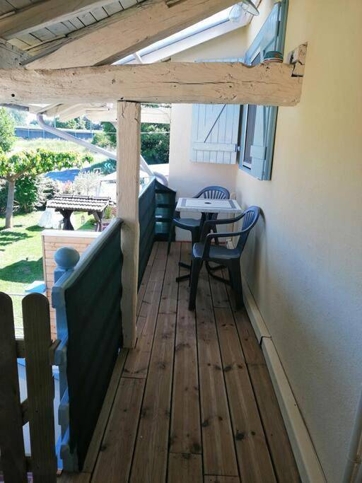 Gîte pour 2 personnes, avec Balcon ainsi que Terrasse et Jardin dans Grièges