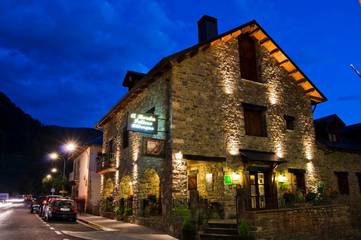 Auberge pour 3 personnes, avec terrasse à Broto