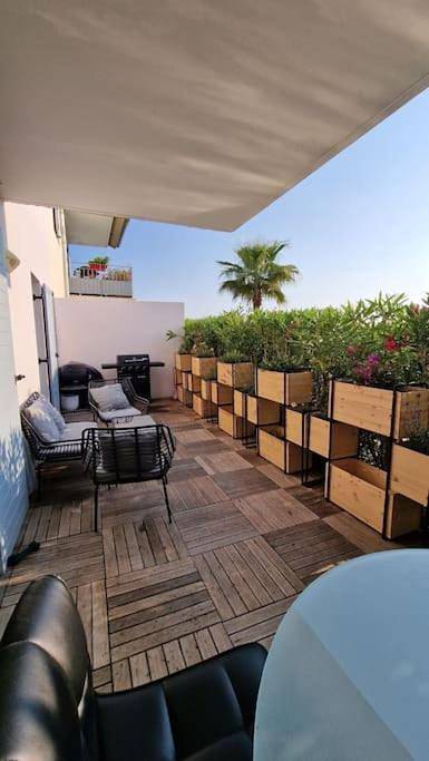 Gîte pour 4 personnes, avec piscine ainsi que vue et jardin à Tanneron - 3