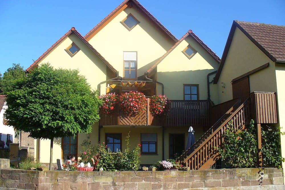 Ganze Wohnung, Gemütliche Ferienwohnung zwischen fränkischem Weinland und Steigerwald in Oberschwarzach, Fränkisches Weinland