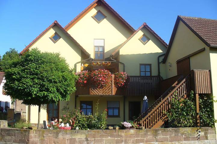 Ferienwohnung für 4 Personen, mit Terrasse in Oberschwarzach