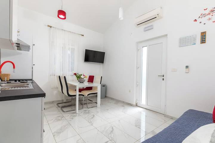 Ferienwohnung für 4 Personen, mit Terrasse und Garten in Medulin