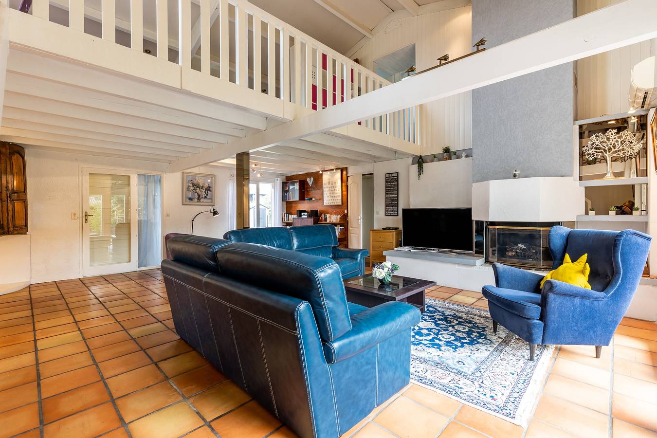 Villa 'Bleue' avec terrasse privée, Wi-Fi et climatisation. in Sanguinet, Côte d’Argent