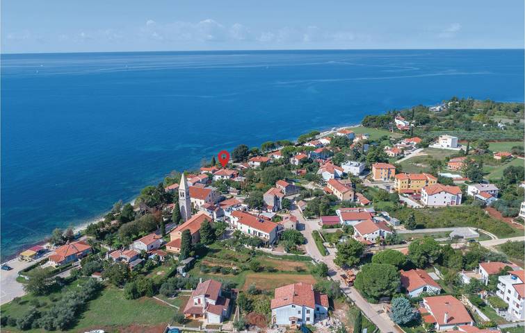 Apartamento vacacional entero, Acogedor apartamento a pocos pasos de la costa y del centro de la ciudad, con aparcamiento y terraza in Lovrecica, Region de Umag