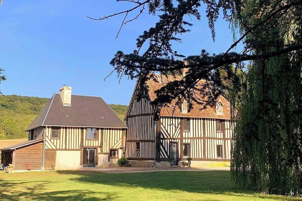 Romantic gîte for two in a green setting in Mittois, Lisieux und Umgebung