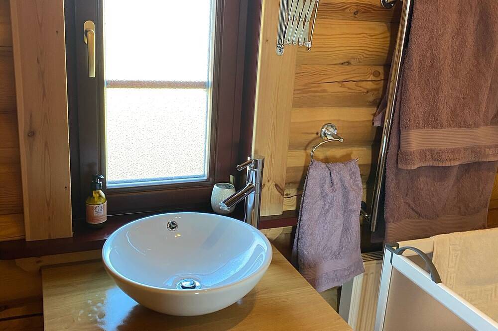 Real Log cabin with hot tub and fire pit. Pet friendly in Allendale, North Pennines AONB