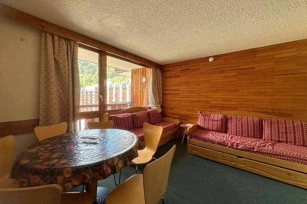 Apartamento entero, A 100m de las pistas de esquí, 6.o piso, vista pistas, piscina, balcón, tv, local para esquís, 35m² in La Plagne, La Plagne-Tarentaise