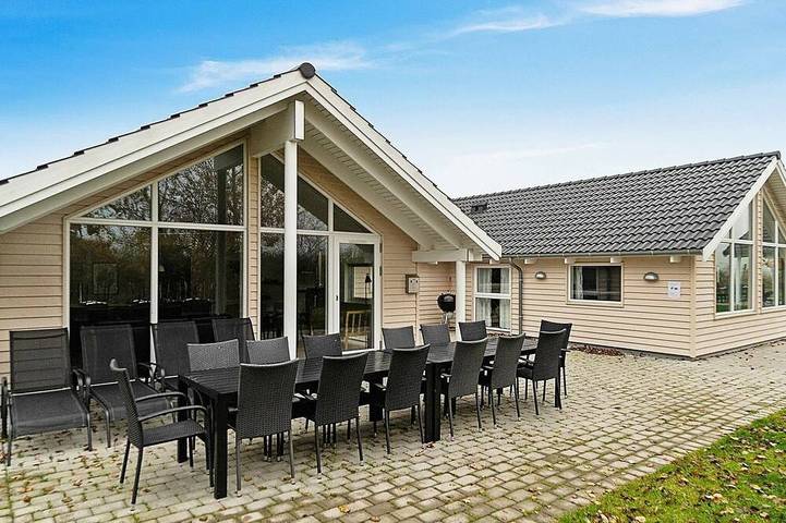 Ferienhaus für 12 Personen, mit Pool und Sauna sowie Terrasse und Whirlpool in Olpenitz
