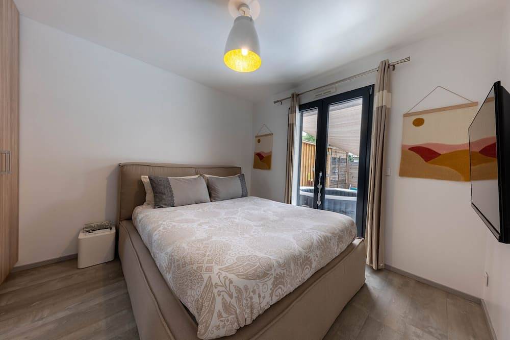 Entire apartment, Luxury apartment, private spa & heated pool in Roquefort-les-Pins, Cannes region