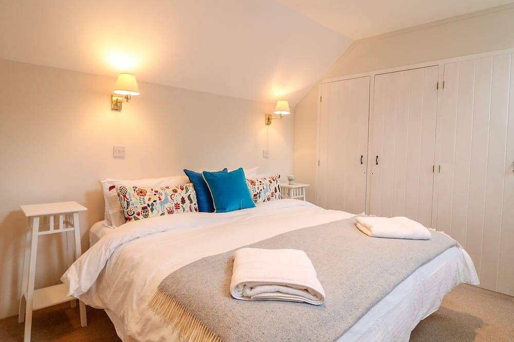 Fox Hat Cottage, pet friendly, character holiday cottage in Chagford in Chagford, Dartmoor National Park