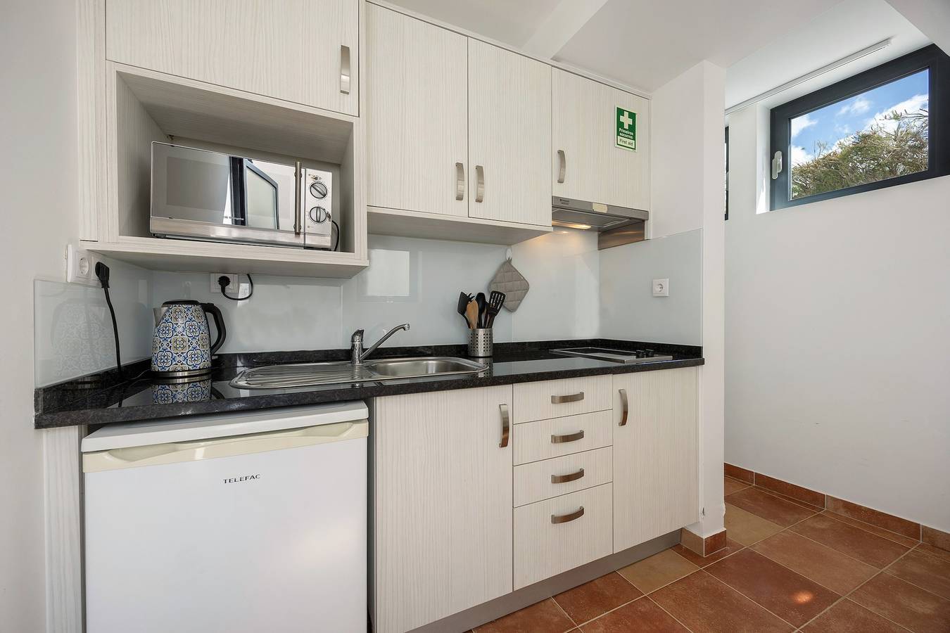 Appartement entier, Appartement "Amado" avec vue sur les montagnes, jardin privé et Wi-Fi in Bordeira, Parc naturel du Sud-Ouest Alentejano et Costa Vicentina