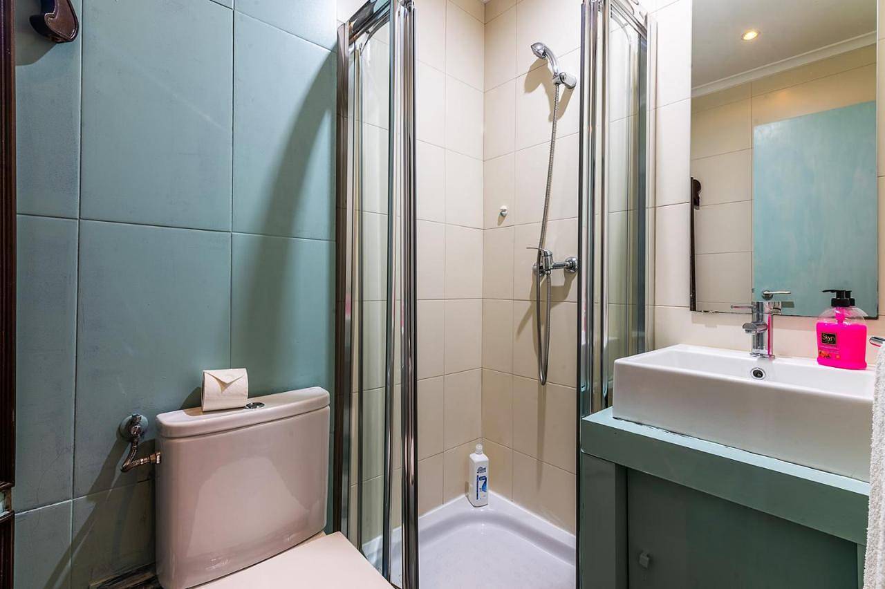 Apartamento inteiro, Apartment in Paço de Arcos, Oeiras