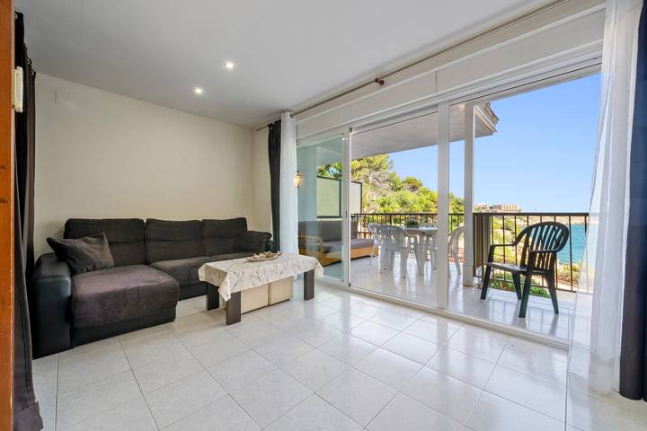 Appartement entier, Appartement « Cap Salou » avec vue mer, piscine privée, climatisation et Wi-Fi in Salou, Costa Dorada