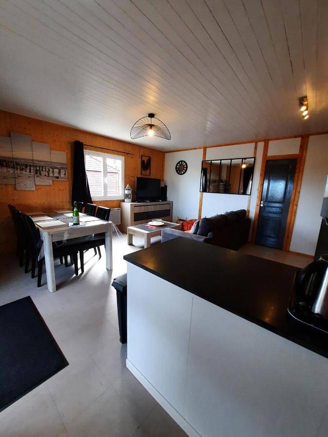 Three-Bedroom Chalet in Saint-Germain-de-Tallevende-la-Lande-Vaumont, Région de Vire