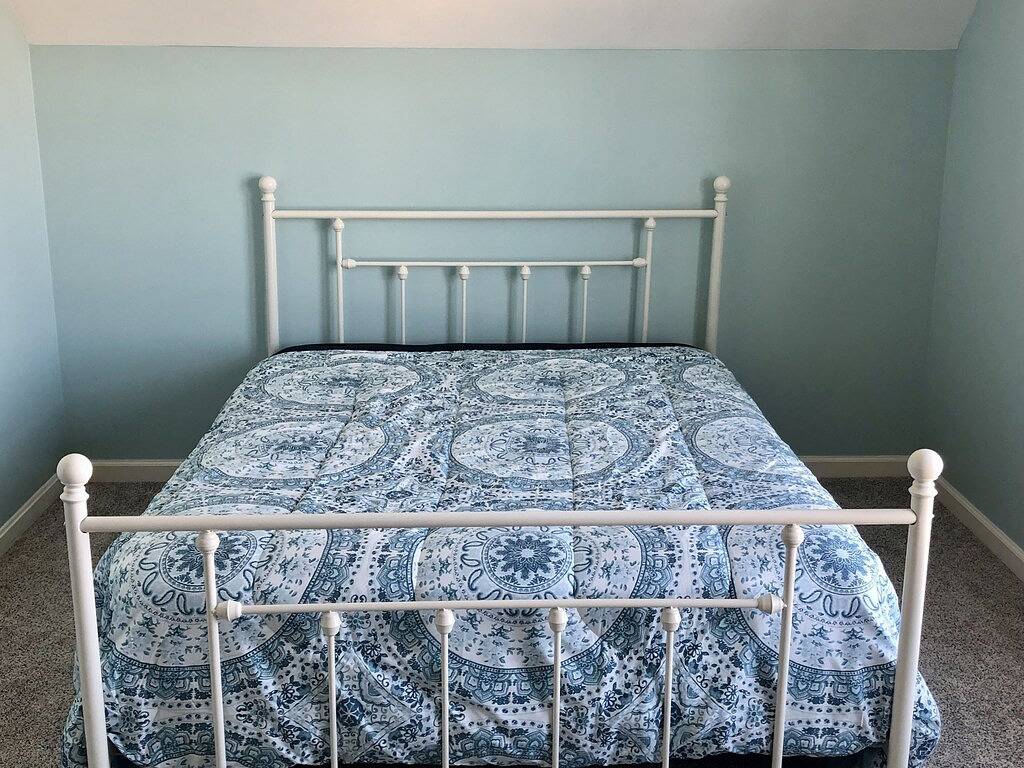 Beach views! Listen to the waves! Steps to beach access! 3 bed and 3 bathrooms! in Surf City, Topsail Island