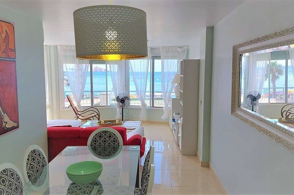 Verhuur huis op 20 meter van het strand met airconditioning, zwembad en parkeerplaats in Playa de Levante, Costa Blanca