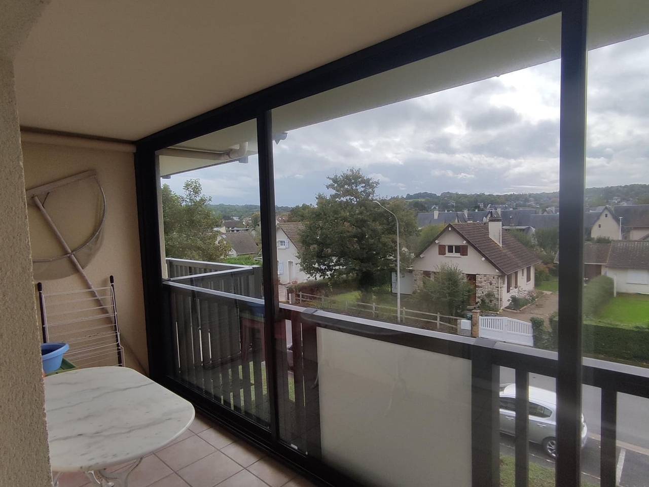 Ganze Wohnung, Charmante 2-Zimmer-Wohnung mit Loggia und Parkplatz nahe dem Strand in Villers-sur-Mer, Lisieux und Umgebung