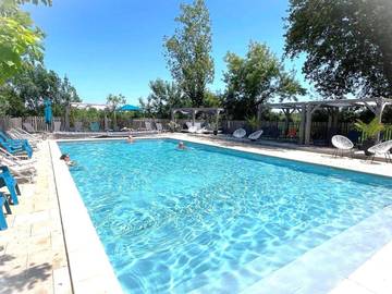Camping pour 6 personnes, avec jacuzzi ainsi que piscine et jardin au Parc Naturel Régional du Marais poitevin