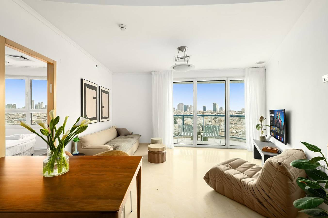 Ganze Wohnung, Beachfront Property with Balcony in Tel Aviv, Bezirk Tel Aviv