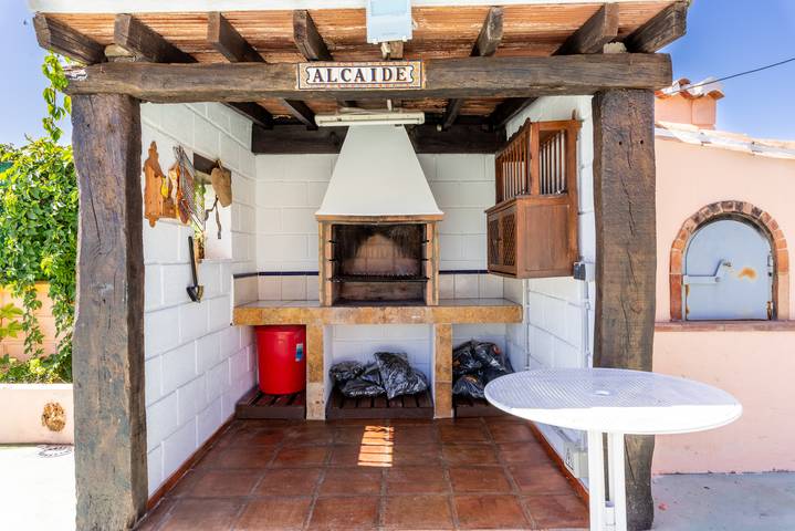 Holiday Home El Ventorrillo with Pool, Sea View, Garden & A/C; Parking available in Málaga (Este), Malaga