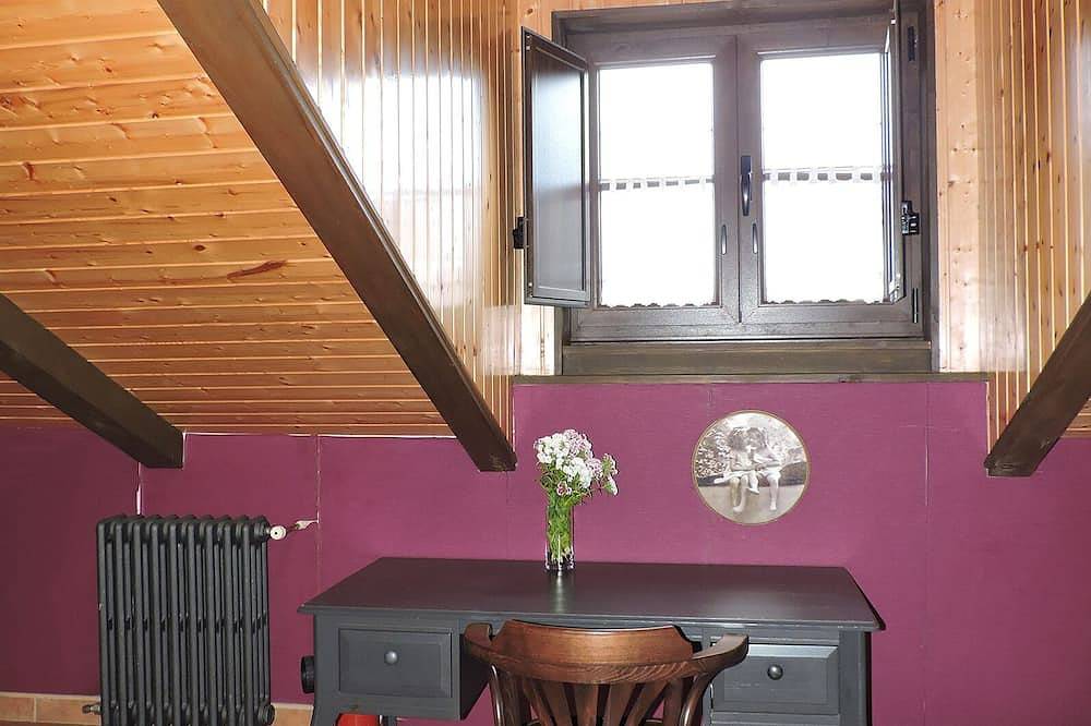 Casa rural (alquiler íntegro) La Escuela de Premio para 11 personas in Las Regueras, Costa Verde
