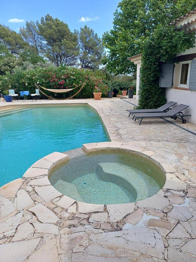 Maison d’hôte pour 2 personnes, avec piscine ainsi que vue et jardin à Figanières - 4