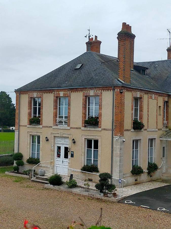 Hôtel pour 2 personnes, avec jardin et vue à Cléry-Saint-André - 2