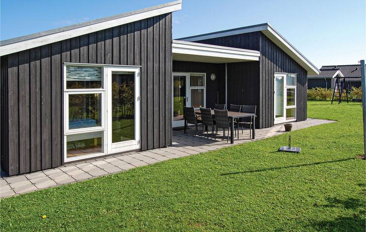 Ferienhaus für 6 Personen, mit Terrasse und Garten in Flovt Strand