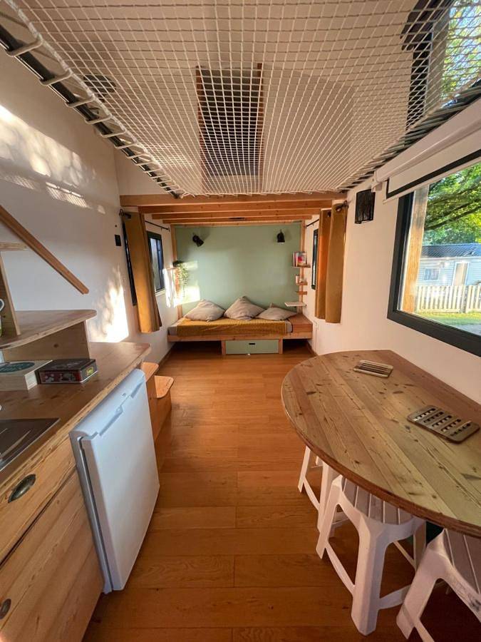 Gîte pour 4 personnes, avec terrasse ainsi que jardin et piscine, animaux acceptés à Villegusien-le-Lac