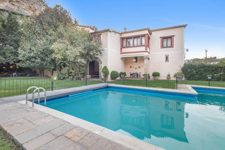 Casa vacanze "Can Lluís" con vista sulle montagne, piscina, giardino e Wi-Fi in Capellades, Barcellona entroterra