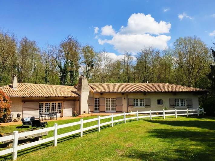 Location de vacances pour 10 personnes, avec terrasse ainsi que jardin et vue à Migné-Auxances