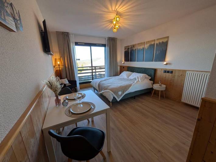 Gîte pour 2 personnes, avec vue et balcon à Mijoux - 2