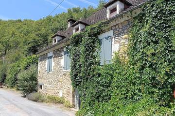 Gîte pour 6 personnes, avec jardin et jacuzzi ainsi que terrasse et piscine, animaux acceptés à Lachapelle-Auzac